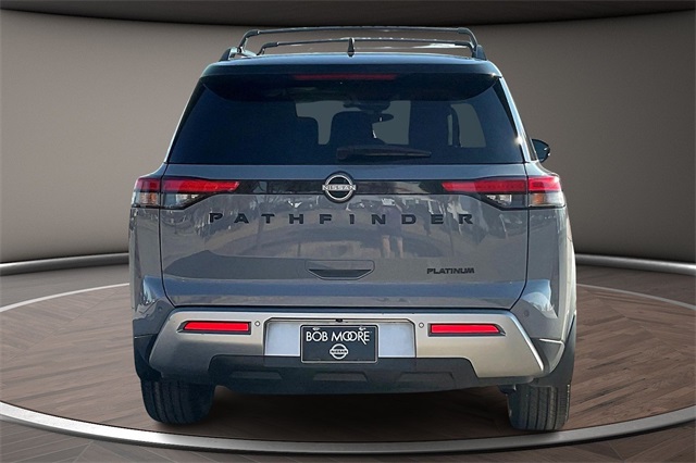 2023 Nissan Pathfinder Platinum photo 4