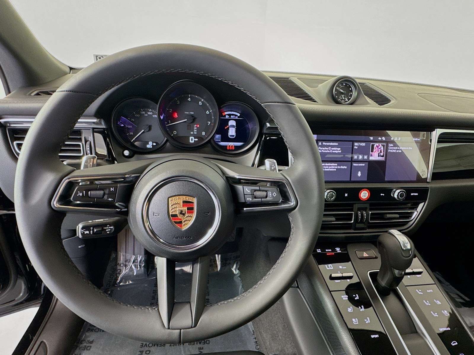 2025 Porsche Macan T photo 13