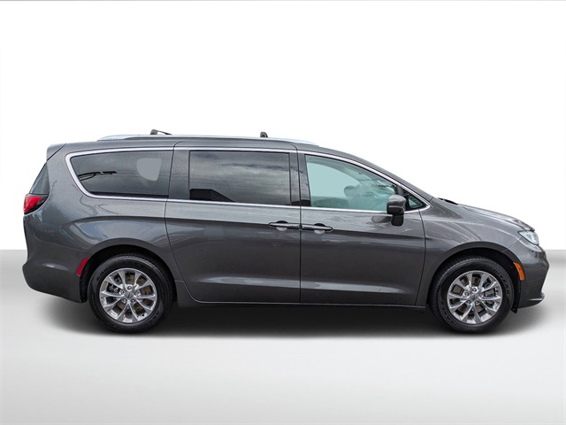 2021 Chrysler Pacifica Touring L photo 2
