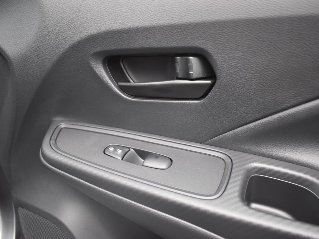 2025 Nissan Versa 1.6 S photo 22