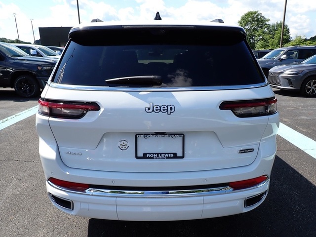 2025 Jeep Grand Cherokee Overland photo 2