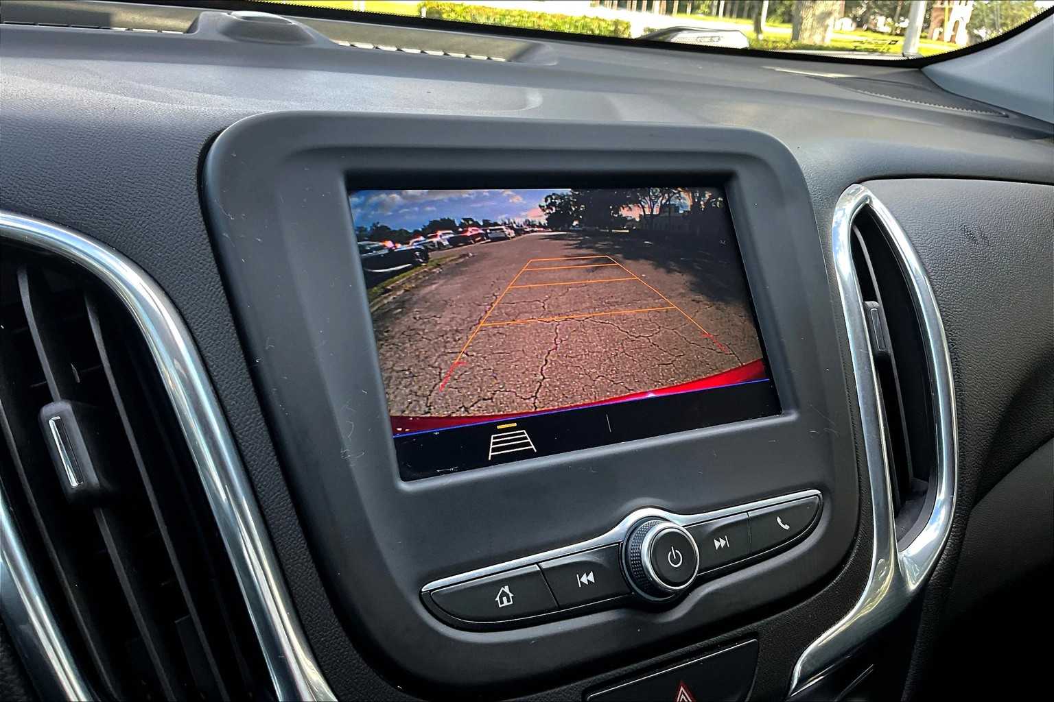 2020 Chevrolet Equinox LT photo 24