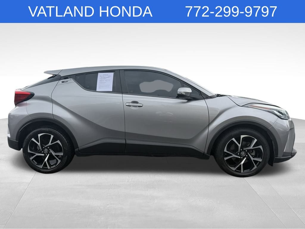 2020 Toyota C-HR XLE photo 4