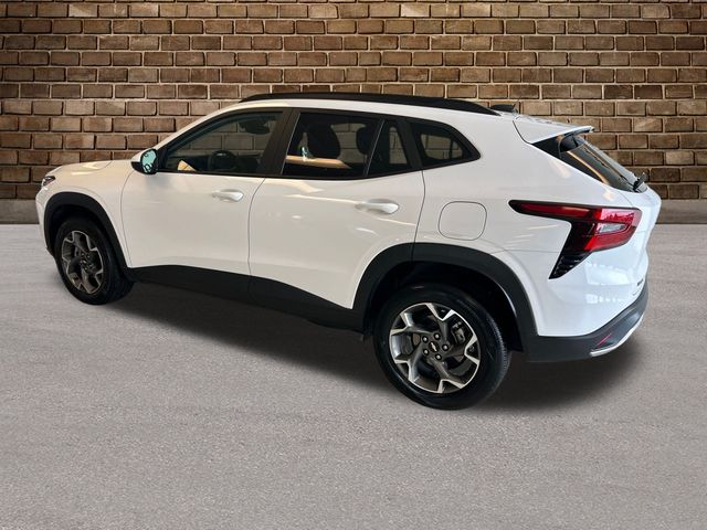 2024 Chevrolet Trax LT photo 3