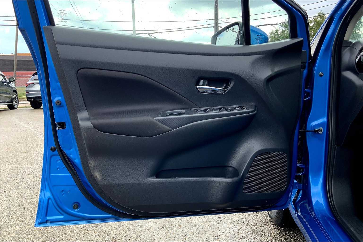 2021 Nissan Versa SV photo 17
