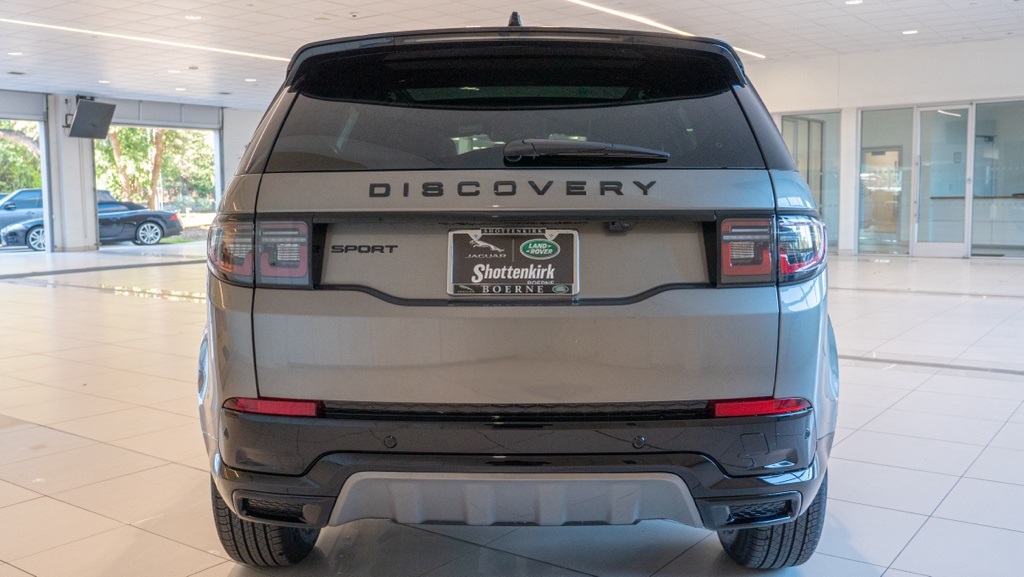 2025 Land Rover Discovery Sport SE photo 4