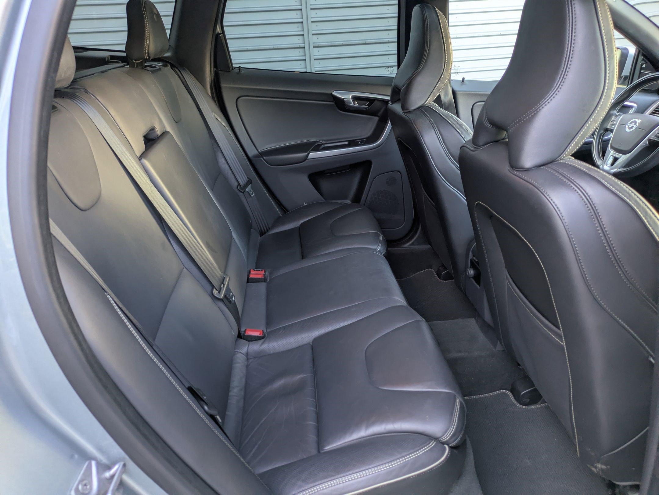 2017 Volvo XC60 Platinum R-Design photo 31