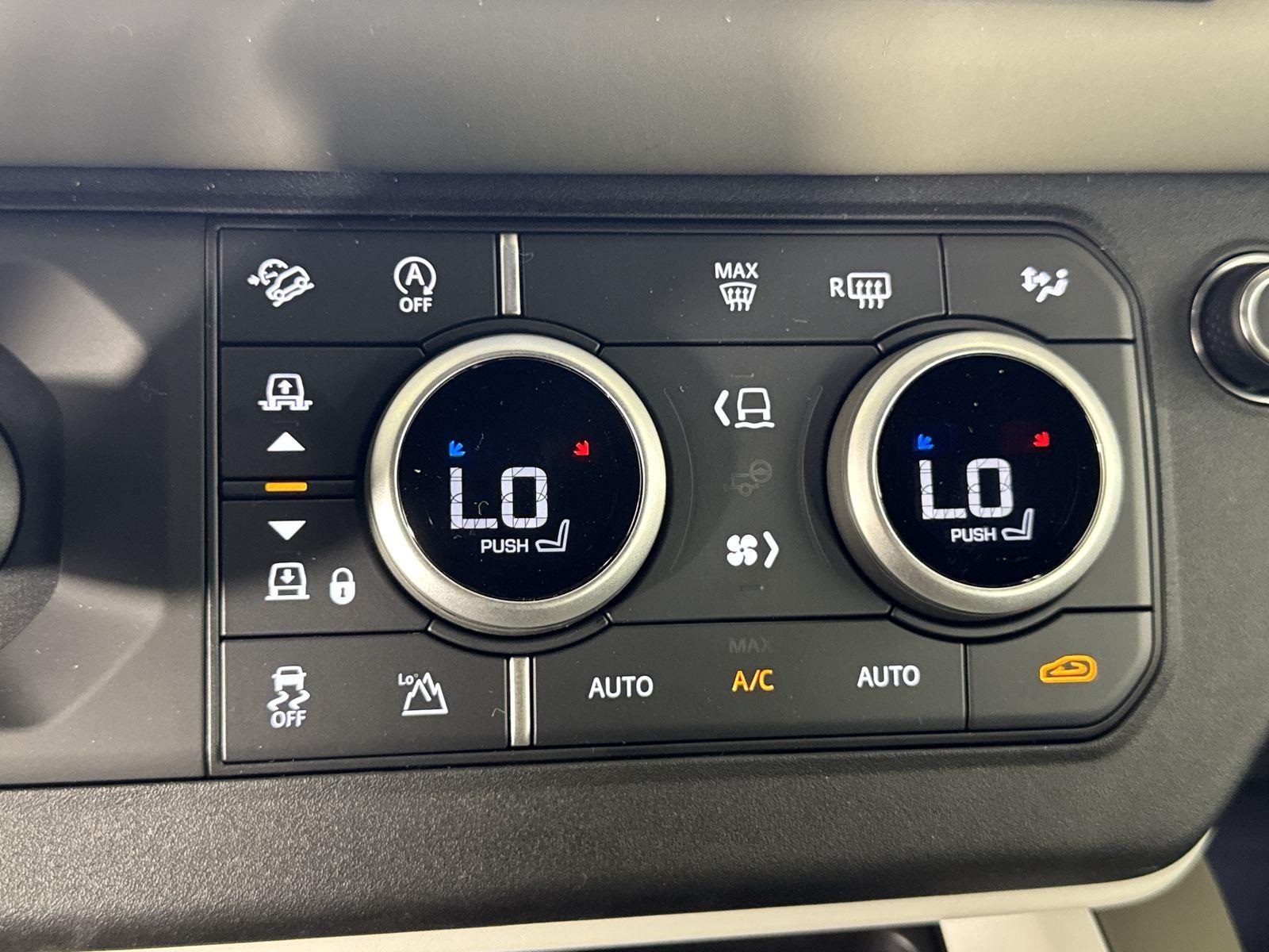 2025 Land Rover Defender 110 X-Dynamic SE photo 16