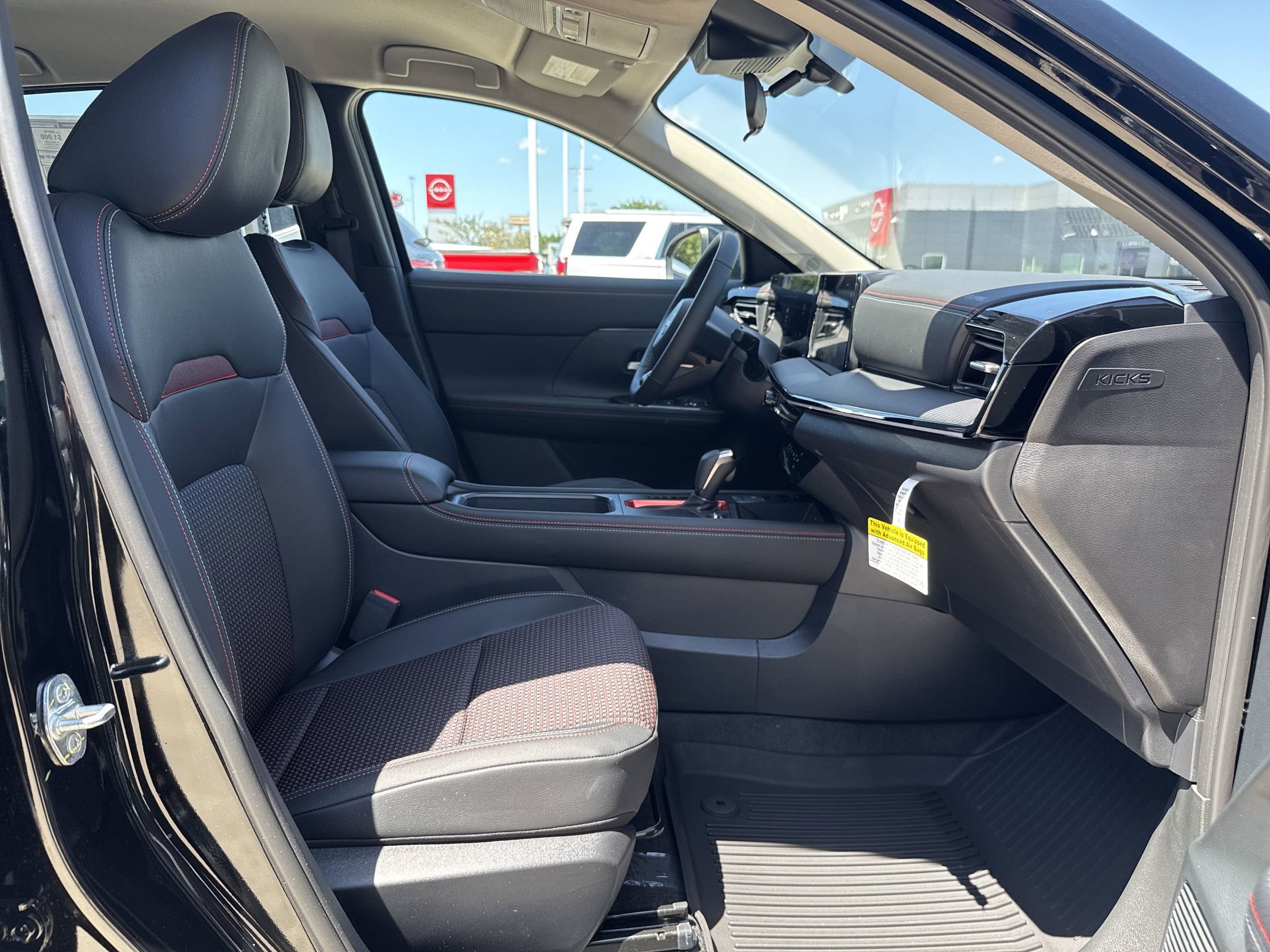 2025 Nissan Kicks SR photo 24