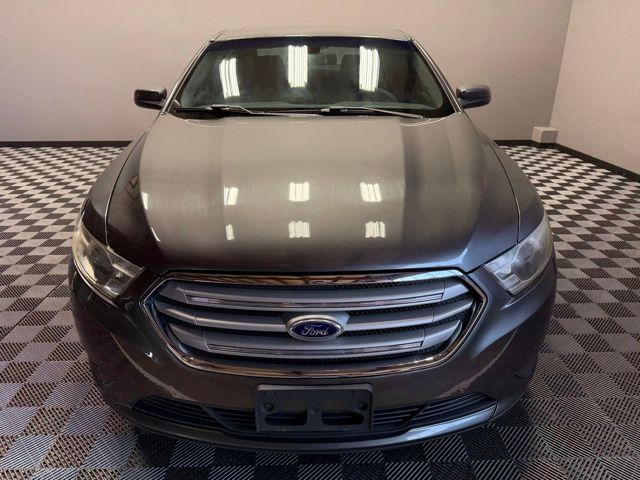 2015 Ford Taurus SEL photo 4