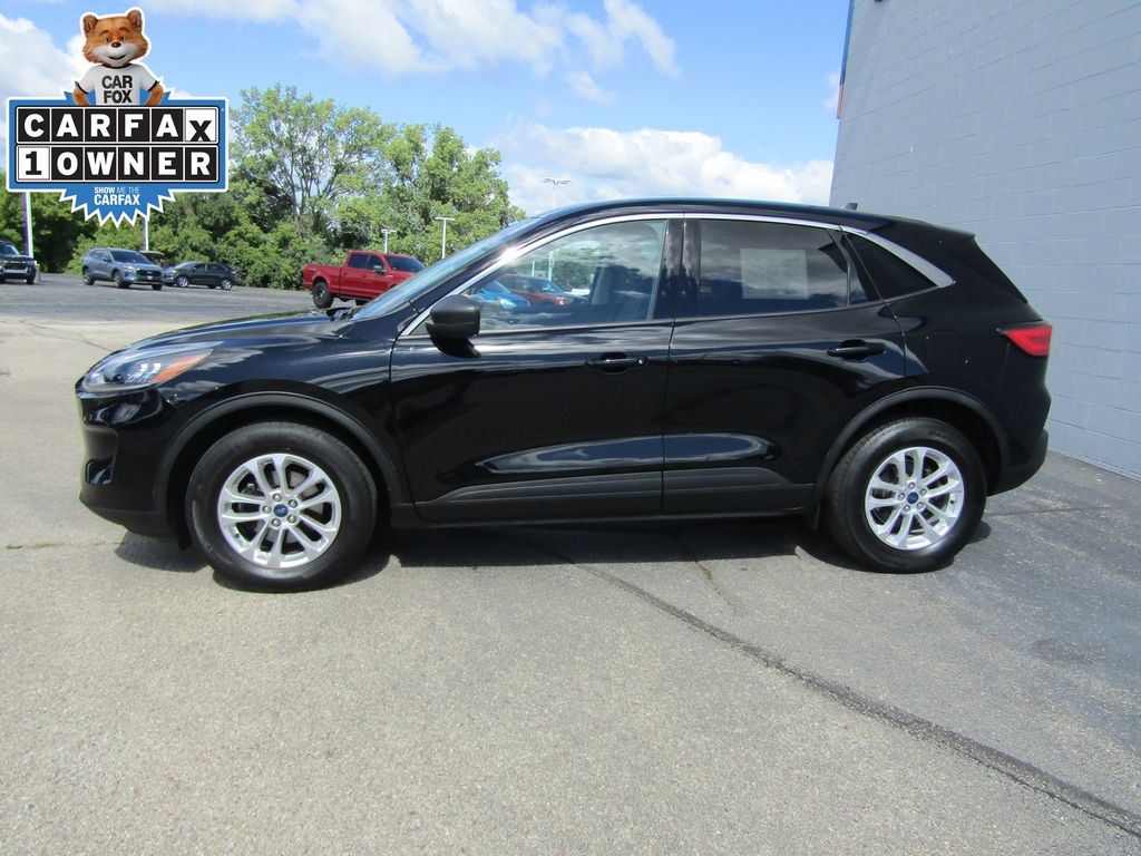 2022 Ford Escape SE photo 2