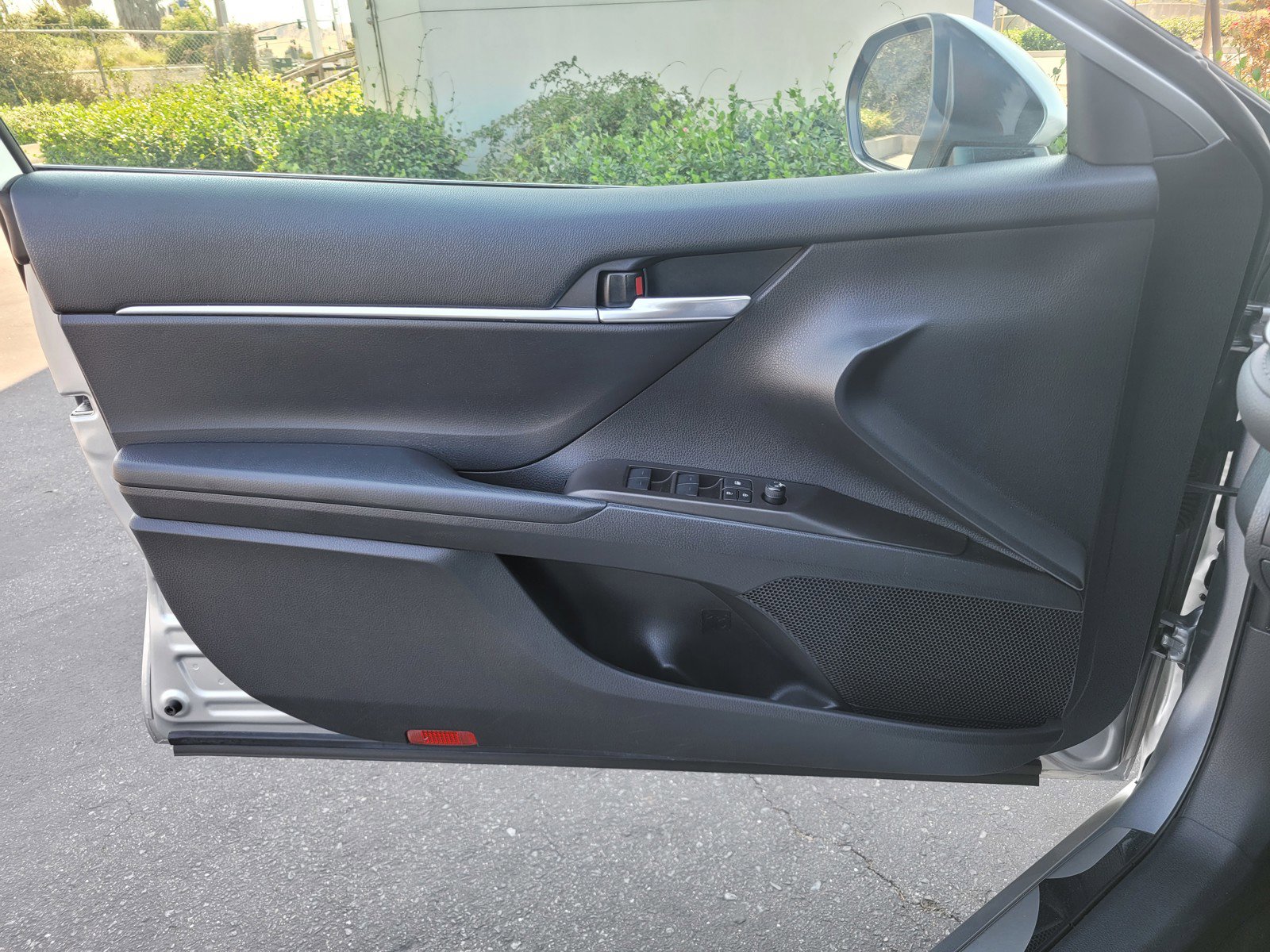 2023 Toyota Camry Hybrid LE photo 26