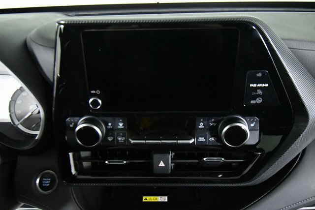 2024 Toyota Highlander LE photo 3