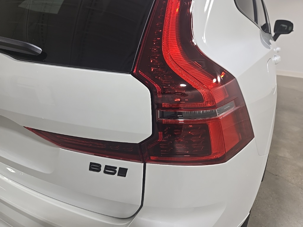 2026 Volvo XC60 B5 Black Edition photo 20