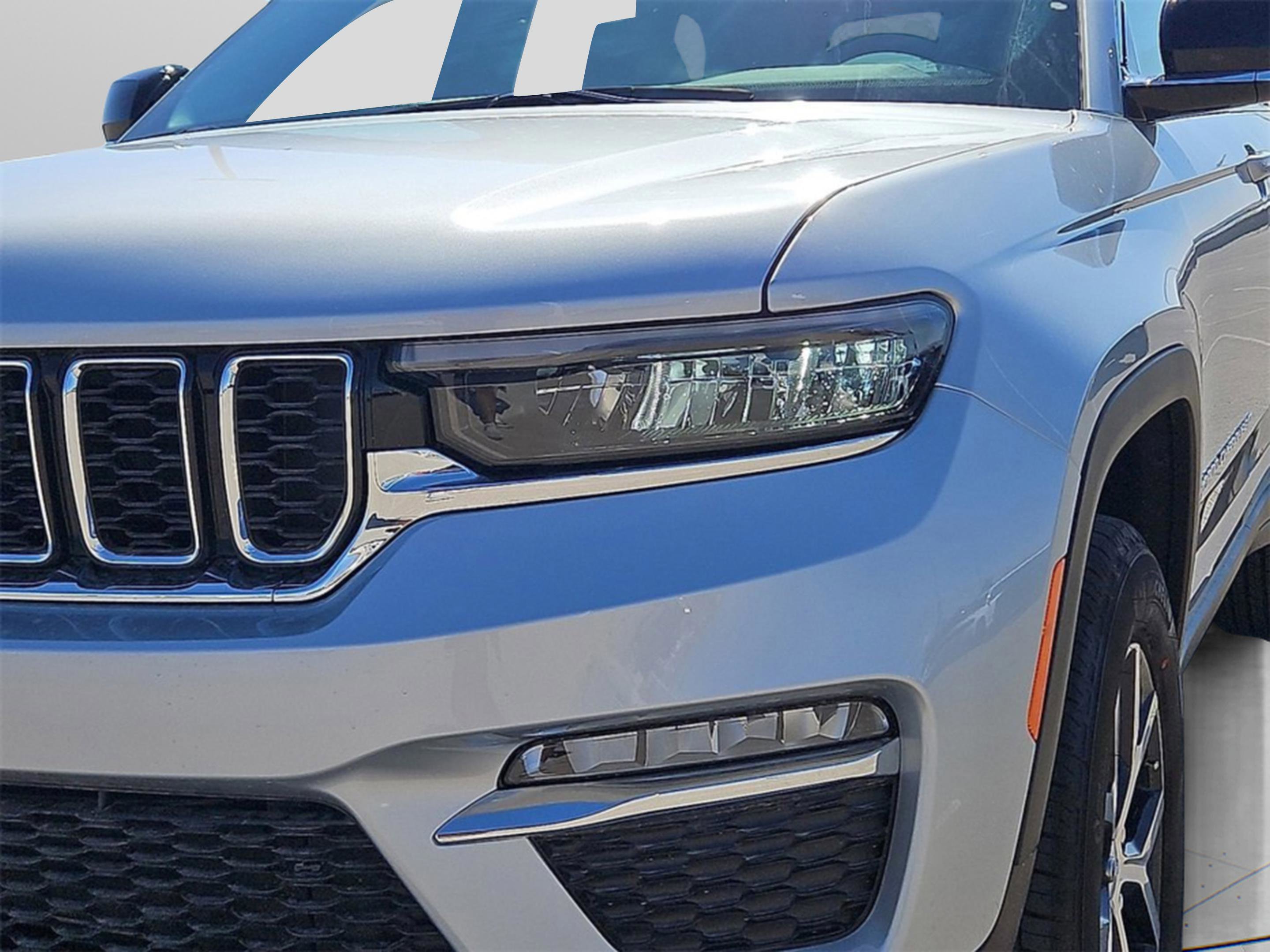 2025 Jeep Grand Cherokee Limited photo 2
