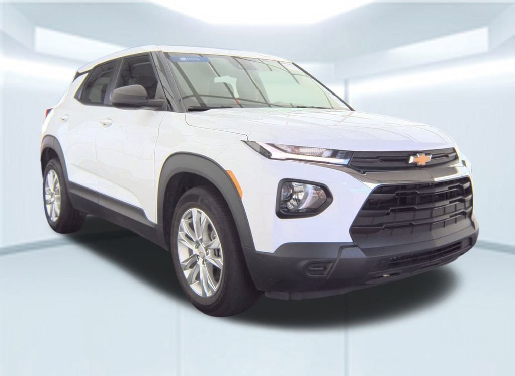 2023 Chevrolet Trailblazer LS photo 2