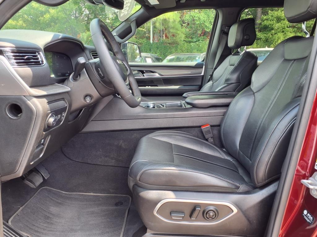 2023 Jeep Wagoneer L Series II photo 3