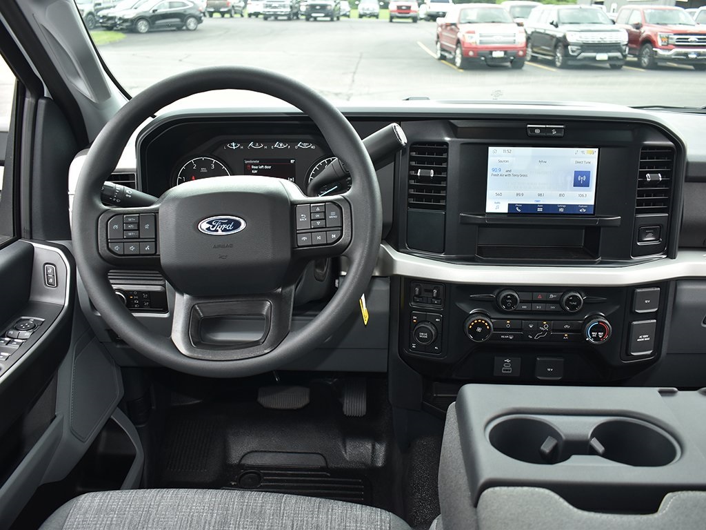 2025 Ford F-250 XLT photo 11