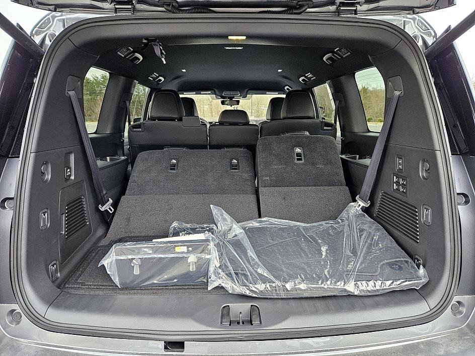 2025 Nissan Armada photo 12