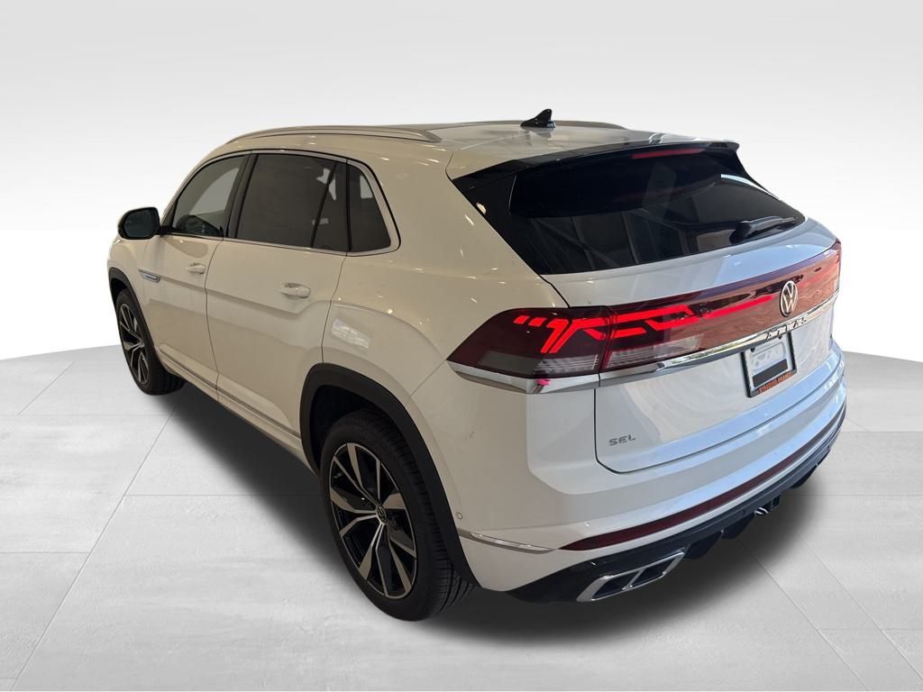 2026 Volkswagen Atlas Cross Sport SEL Premium R-Line photo 2