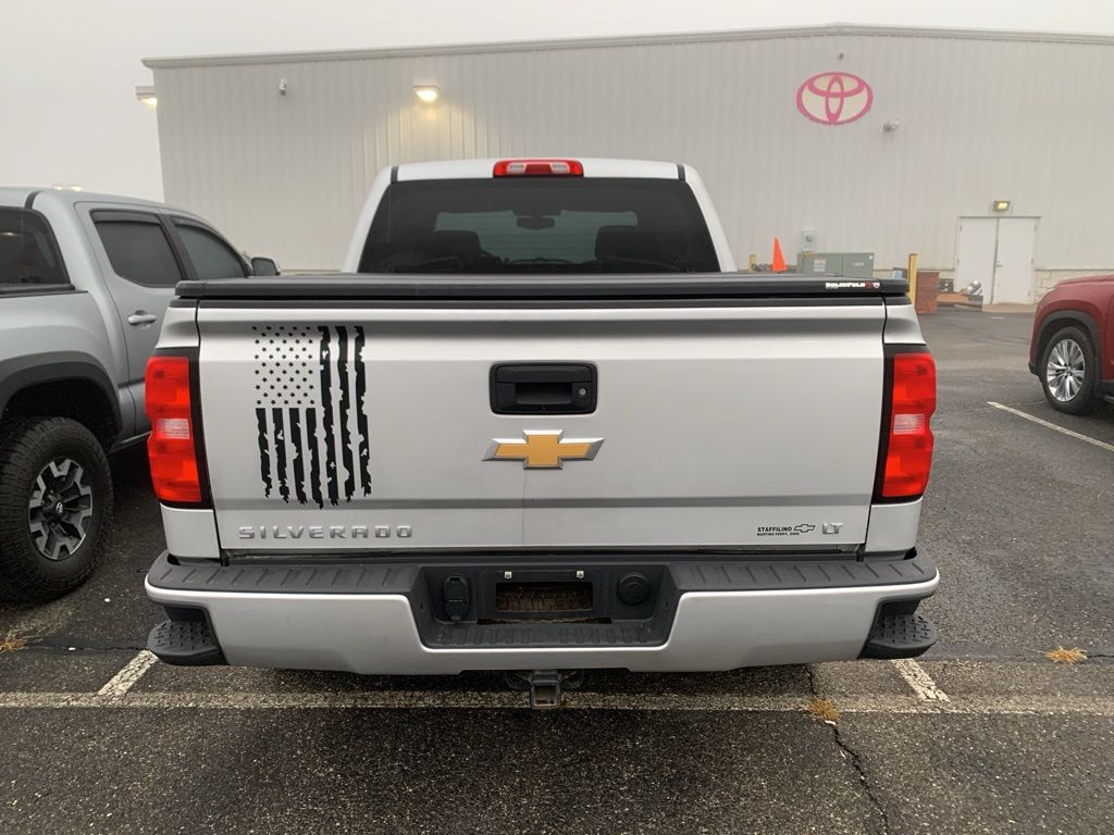 2018 Chevrolet Silverado 1500 LT photo 3