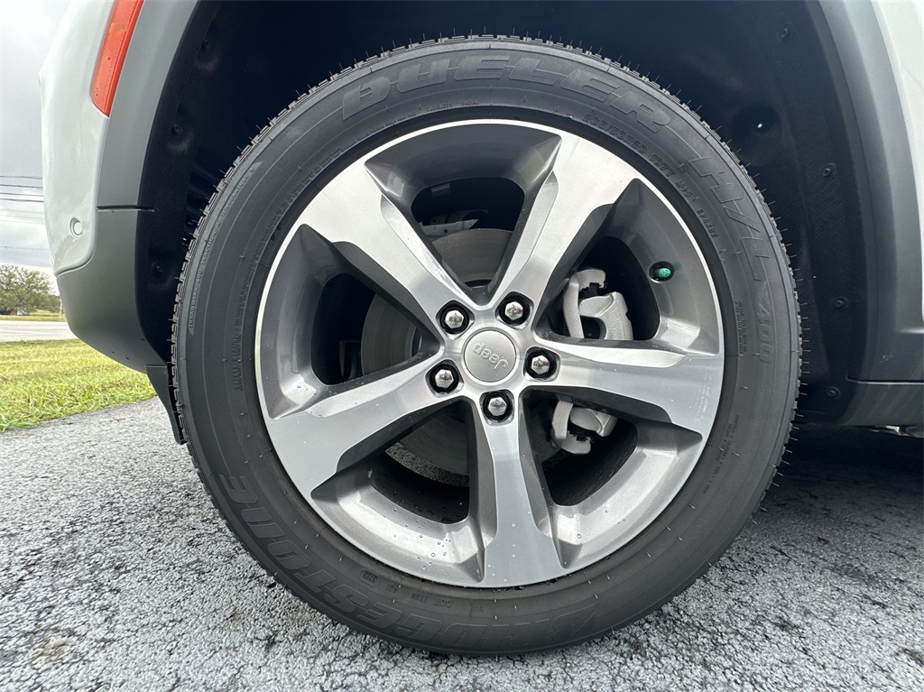 2024 Jeep Cherokee 4xe photo 2