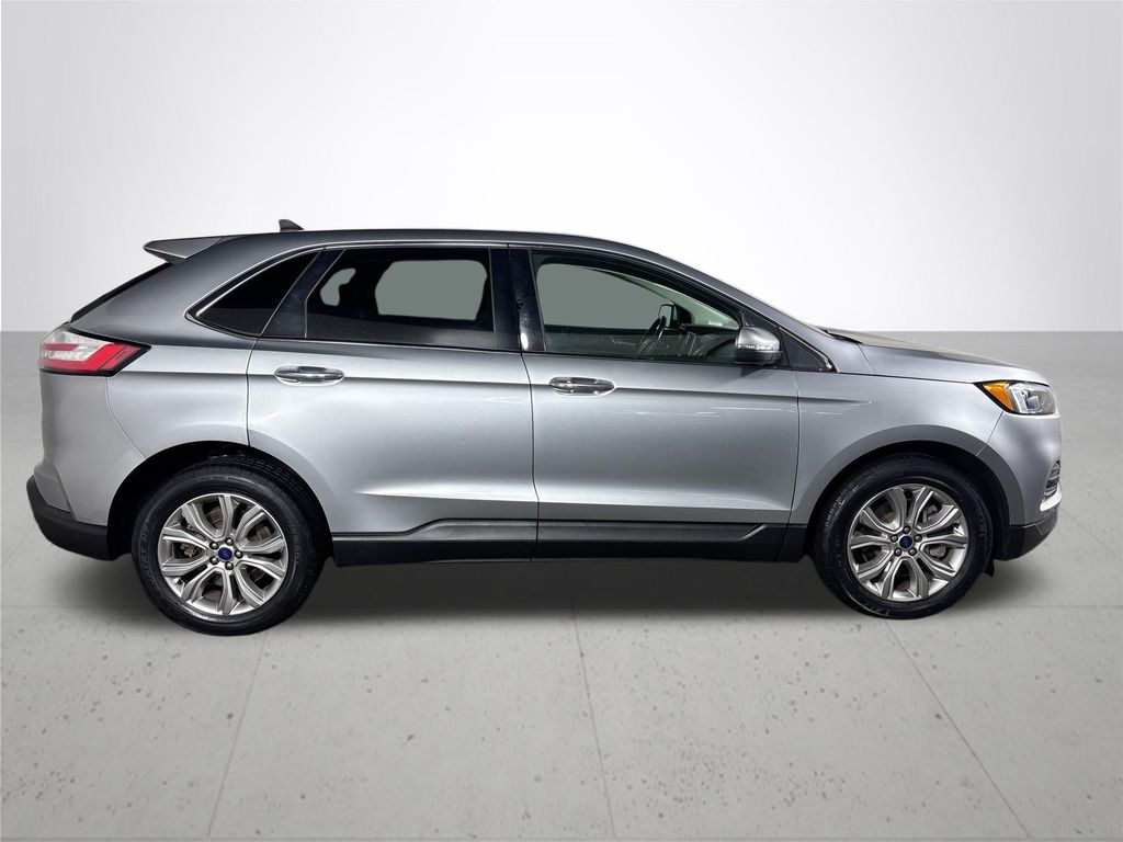 2022 Ford Edge Titanium photo 5
