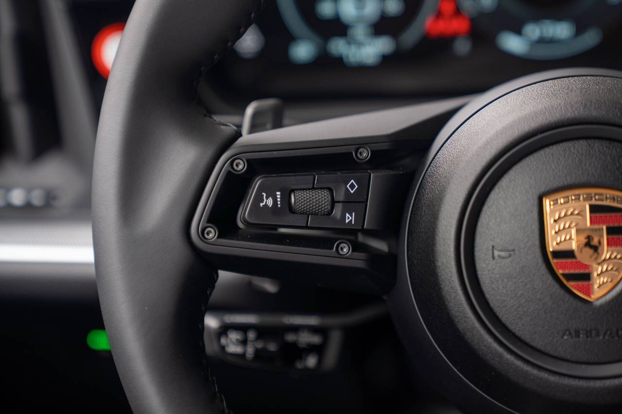 2025 Porsche Cayenne Coupe photo 8
