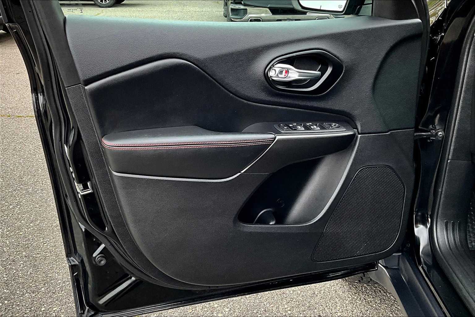 2021 Jeep Cherokee Trailhawk photo 19
