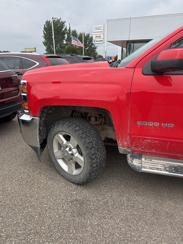 2017 Chevrolet Silverado 2500HD LT photo 3