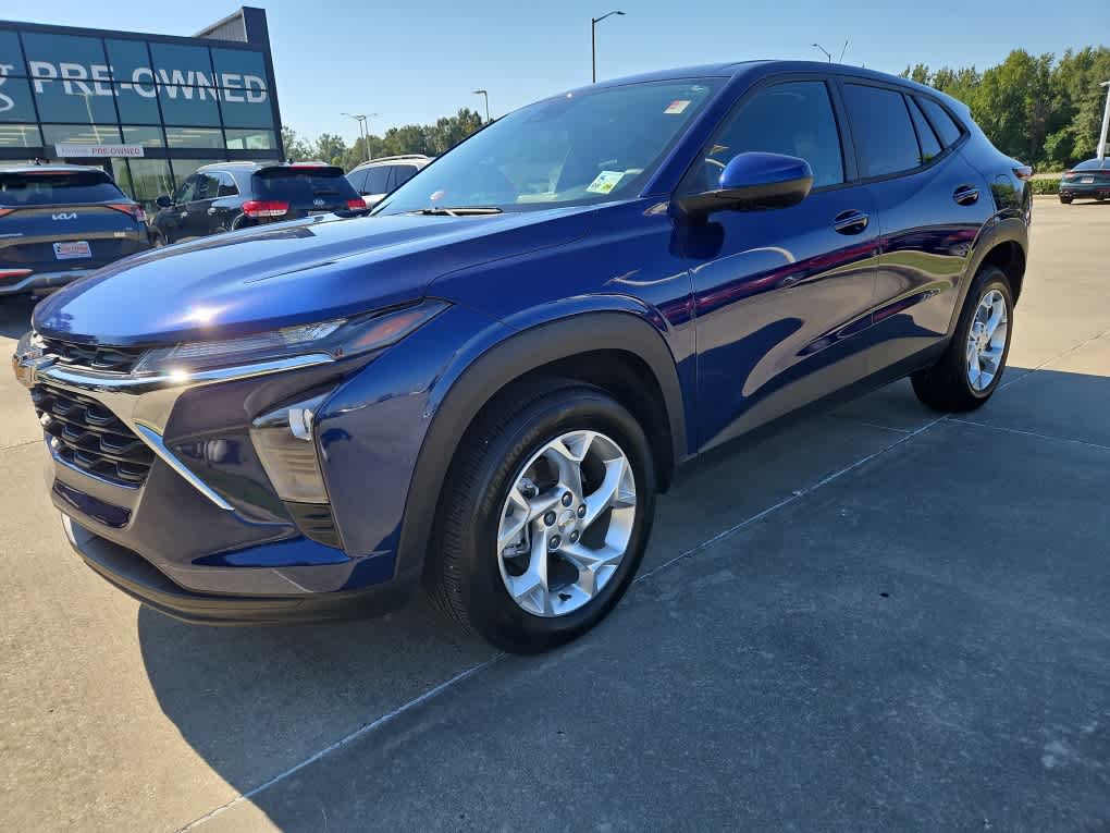 2024 Chevrolet Trax LS photo 3