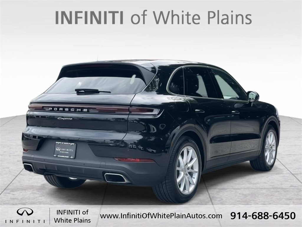 2024 Porsche Cayenne Base photo 3