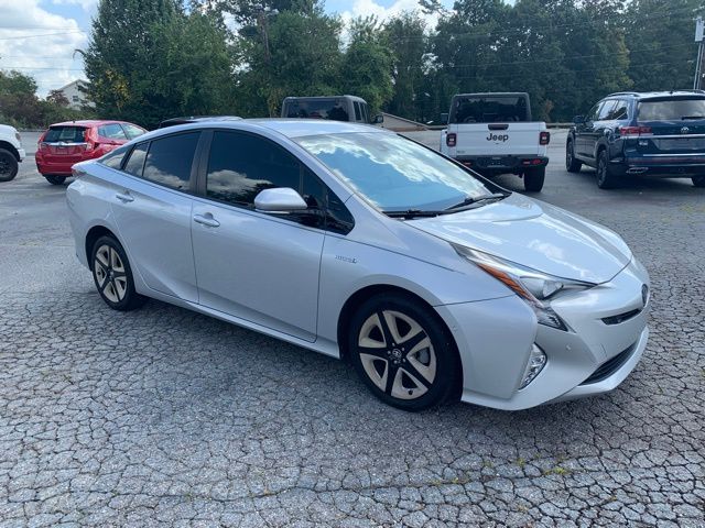 2018 Toyota Prius Three Touring photo 2