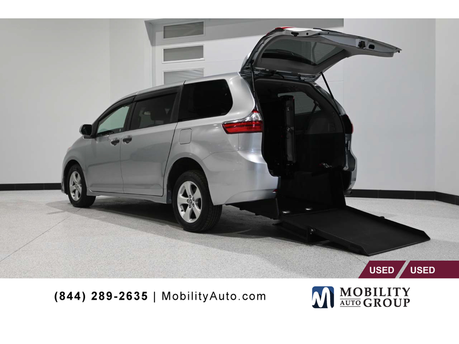 2020 Toyota Sienna L's photo