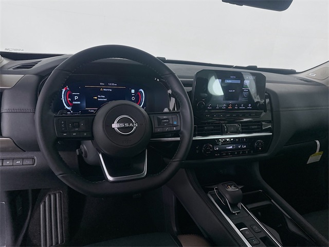 2025 Nissan Pathfinder Platinum photo 11