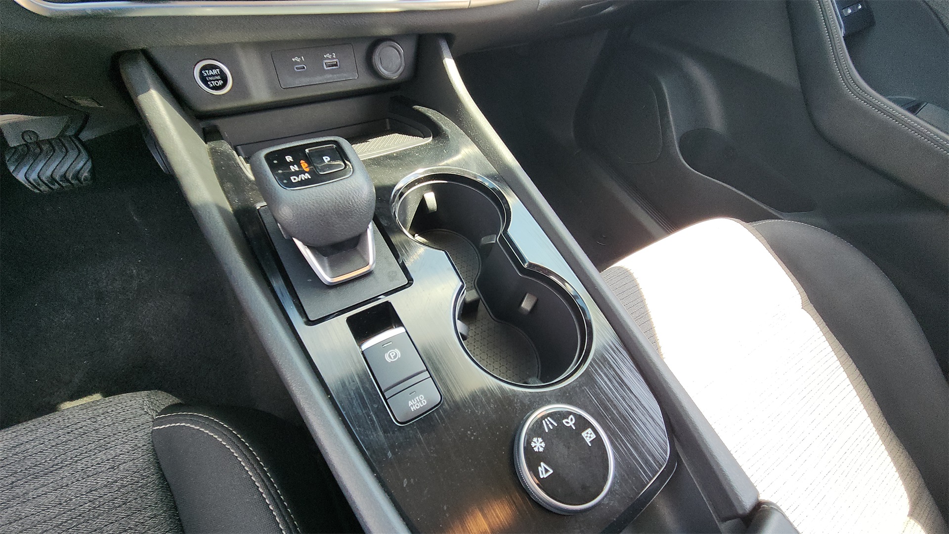 2023 Nissan Rogue SV photo 12