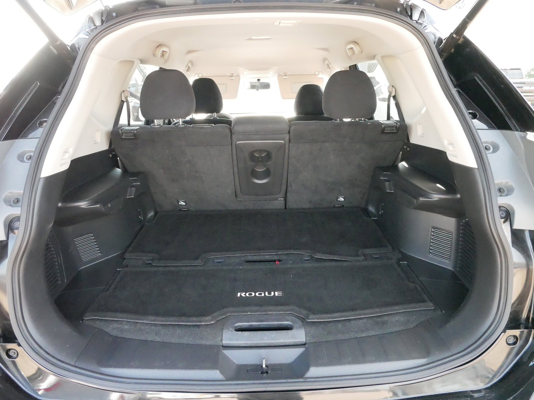 2016 Nissan Rogue SV photo 17