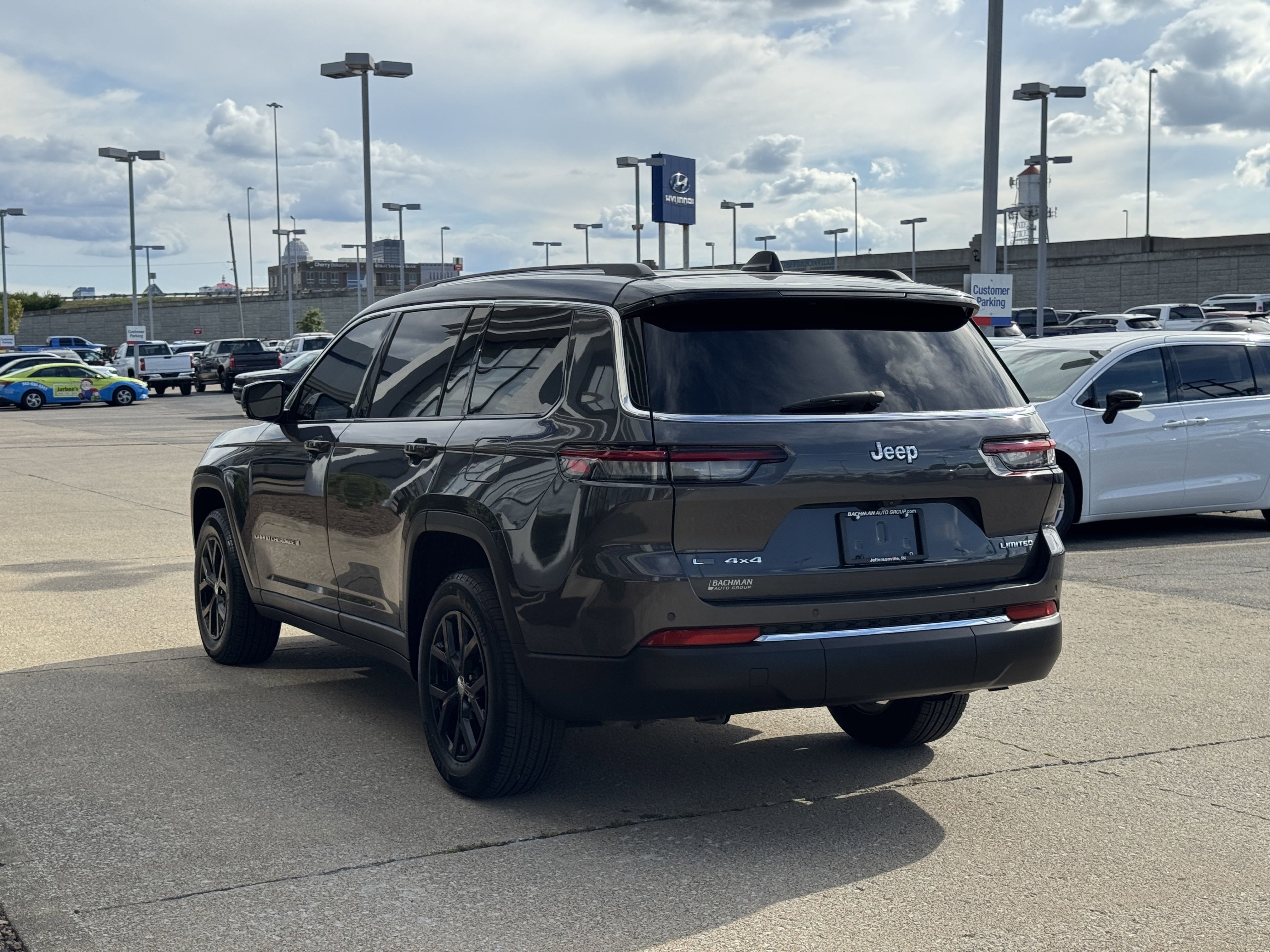 2022 Jeep Grand Cherokee Limited photo 2