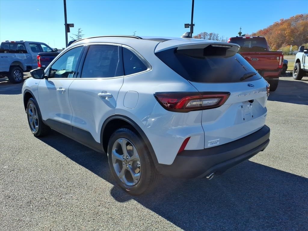 2026 Ford Escape ST-Line photo 3