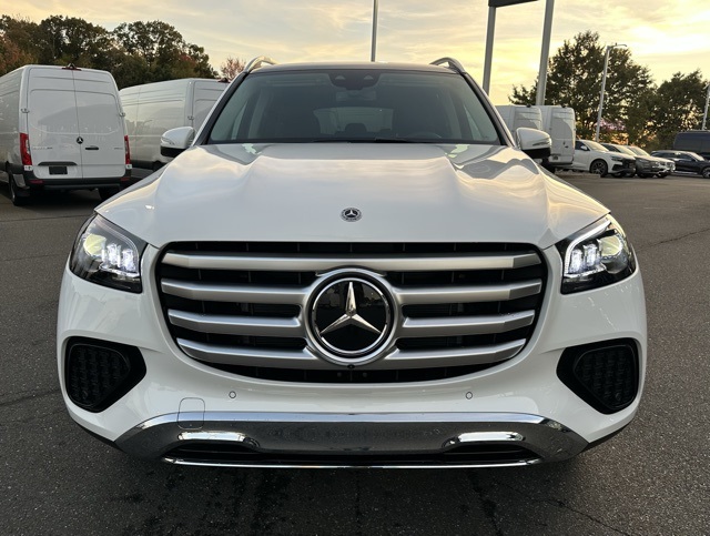2026 Mercedes Benz GLS 450 4MATIC photo 2