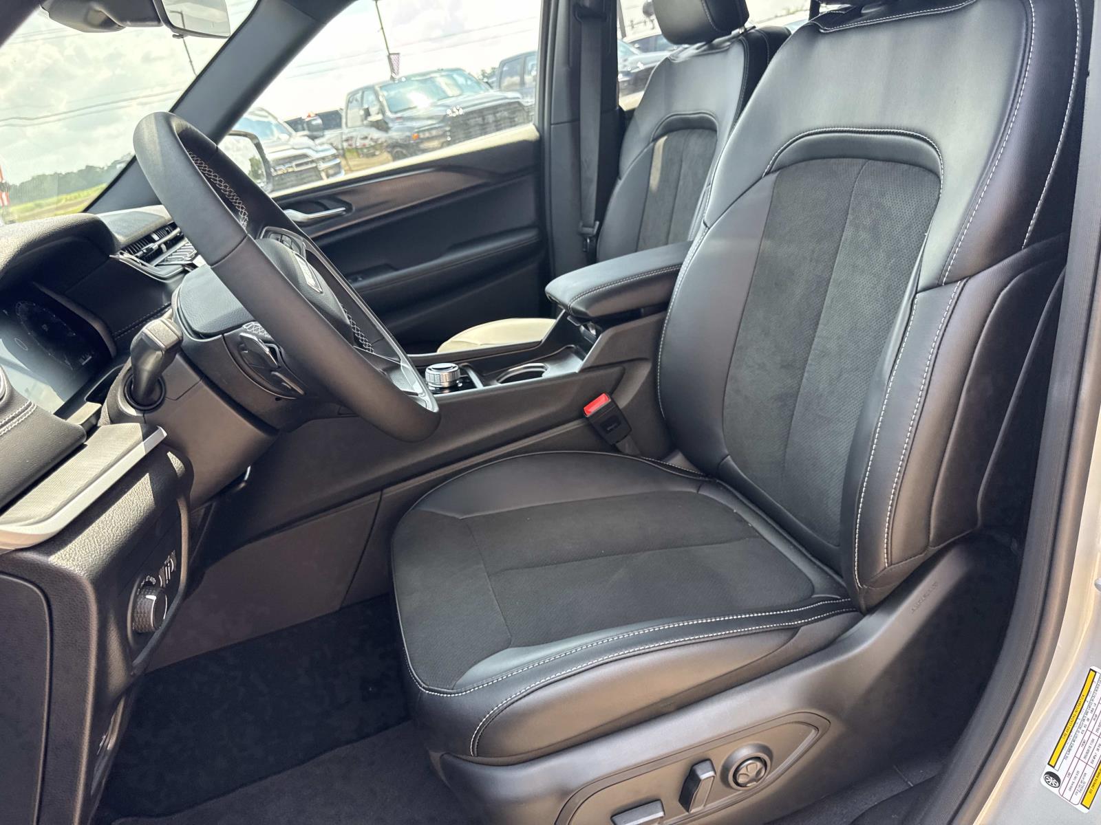 2025 Jeep Grand Cherokee Altitude X photo 6