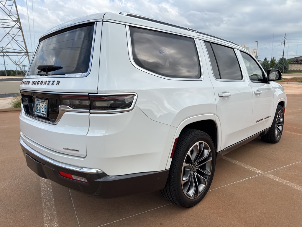 2022 Jeep Grand Wagoneer III photo 5