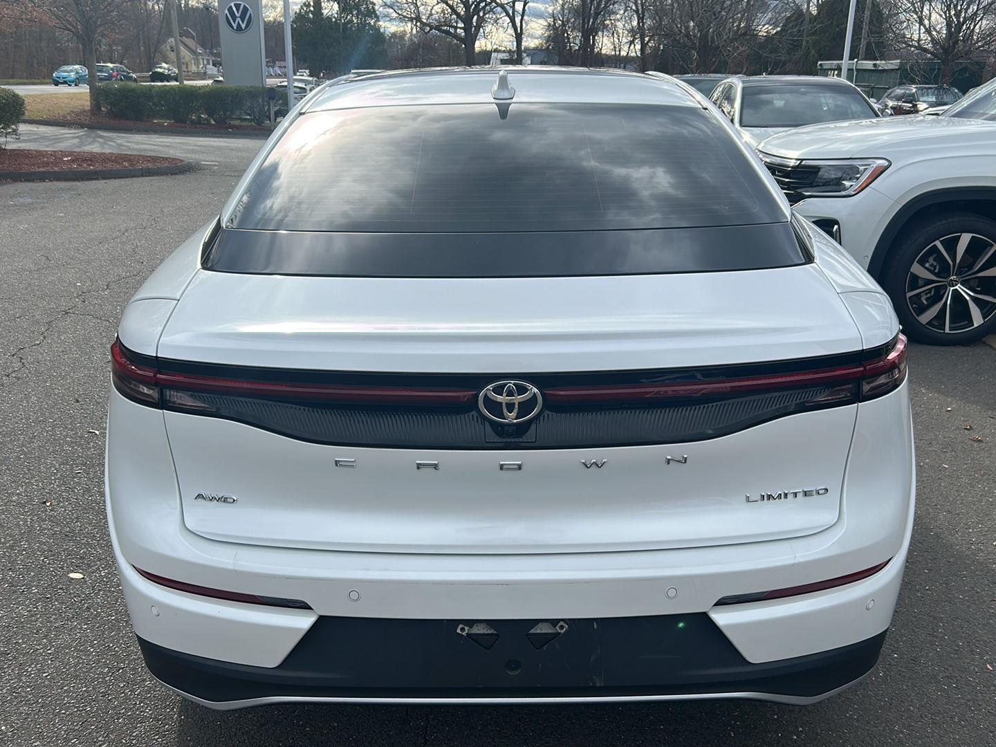 2023 Toyota Crown Limited photo 2