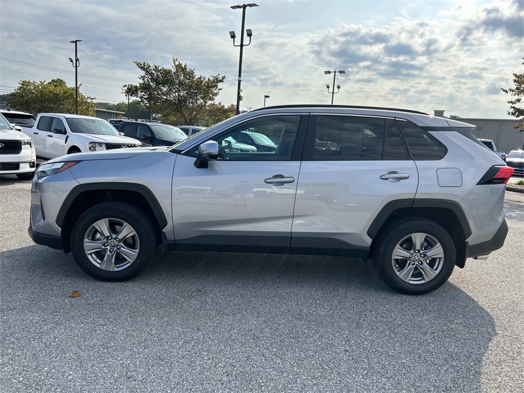 2024 Toyota RAV4 XLE photo 7
