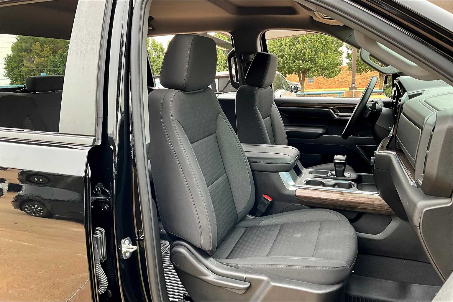 2024 Chevrolet Silverado 1500 RST photo 8