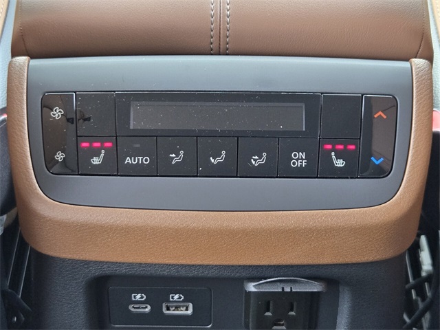 2025 Nissan Pathfinder Platinum photo 12