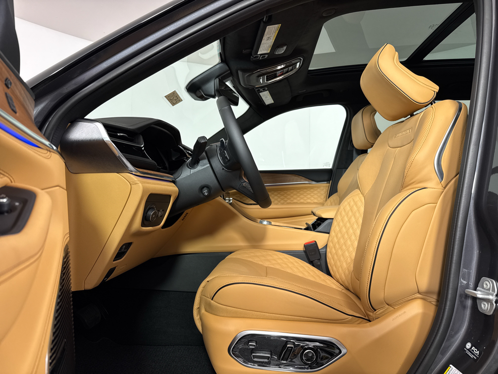 2025 Jeep Grand Cherokee L Summit Reserve photo 4