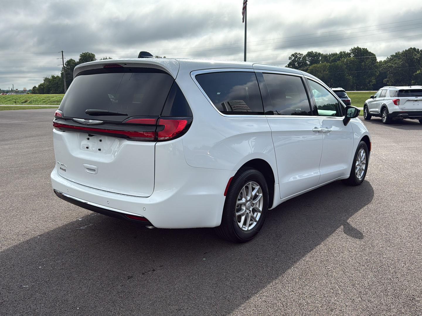 2026 Chrysler Pacifica photo 17