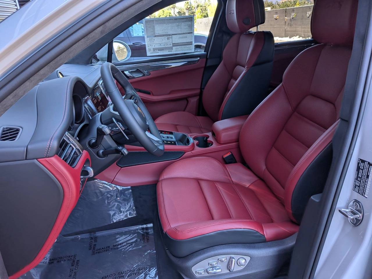 2025 Porsche Macan GTS photo 3