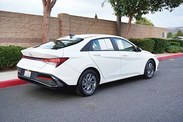 Used 2024 White Hyundai SEL image 7